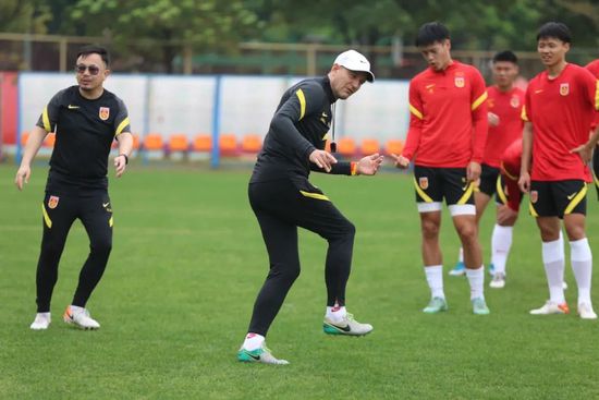 《银河补习班》探讨父子关系、聚焦家庭教育，是现实主义题材的一次崭新的尝试